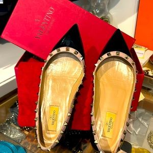 Valentino studded flats in perfect condition!